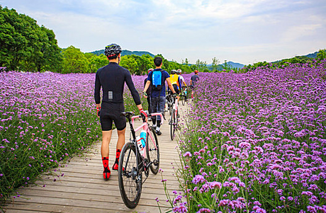 Is it necessary to wear cycling clothes?